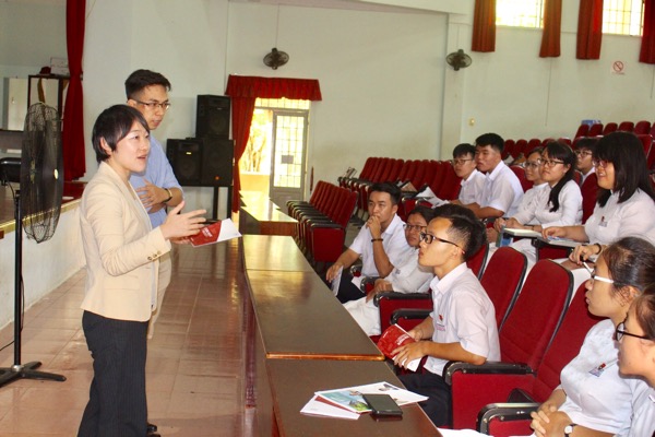 Đại diện APU tại Việt Nam tư vấn, tuyển sinh du học Nhật Bản cho HS Trường THPT Vũng Tàu và THPT Chuyên Lê Quý Đôn.