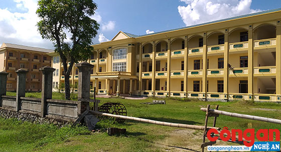 Dự án được đầu tư hơn 100 tỉ đồng đang bỏ hoang, nhiều hạng mục chưa hoàn thành