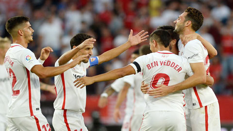 Các cầu thủ Sevilla mừng chiến thắng 2-1 trước Celta Vigo ở vòng 8 La Liga. 