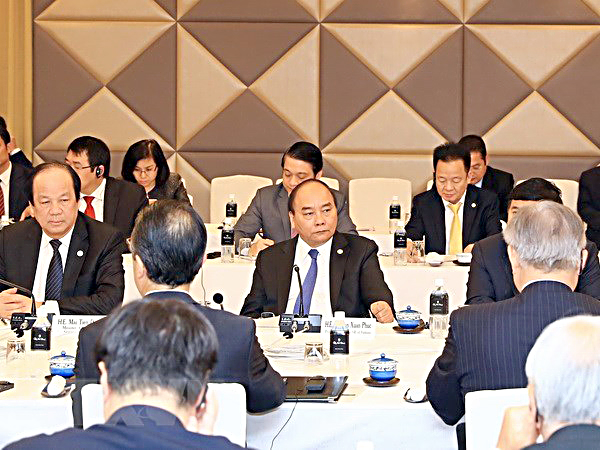Thủ tướng Nguyễn Xuân Phúc dự Tọa đàm bàn tròn với các doanh nghiệp lớn của Nhật Bản.