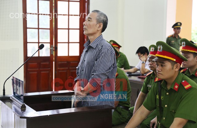 Đối tượng Lê Đình Lượng tại phiên tòa, tháng 8/2018