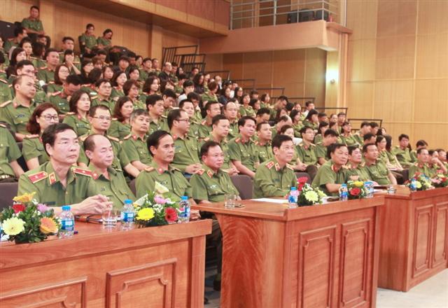 Các đại biểu dự Lễ công bố.