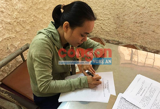 Đối tượng Thắm tại cơ quan điều tra