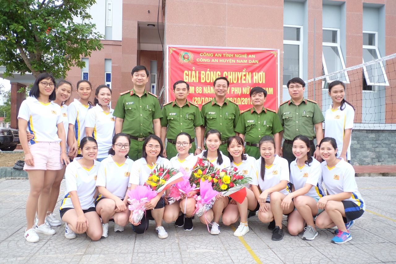 Và tổ chức thi đấu giải bóng chuyền hơi với sự tham gia nhiệt tình của các hội viên