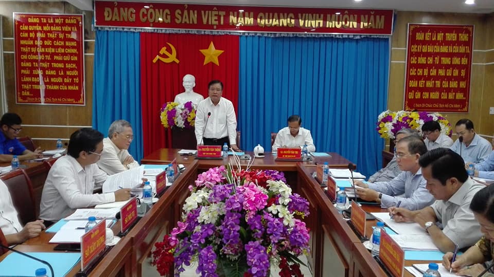 Đồng chí Nguyễn Văn Trình, Chủ tịch UBND tỉnh phát biểu tại phiên họp. ẢNH: THANH HỒNG