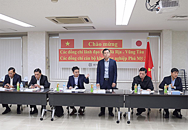 Đồng chí Nguyễn Hồng Lĩnh, Ủy viên Trung ương Đảng, Bí thư Tỉnh ủy, Chủ tịch HĐND tỉnh phát biểu tại buổi làm việc với Tập đoàn Kyoei Steel Ltd.