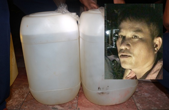 Phạm Đức Khoa và tang vật vụ án.