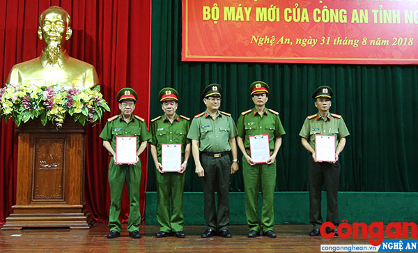 Công an tỉnh Nghệ An tổ chức lễ công bố Quyết định của Bộ Công an về tổ chức bộ máy mới (tháng 8/2018)