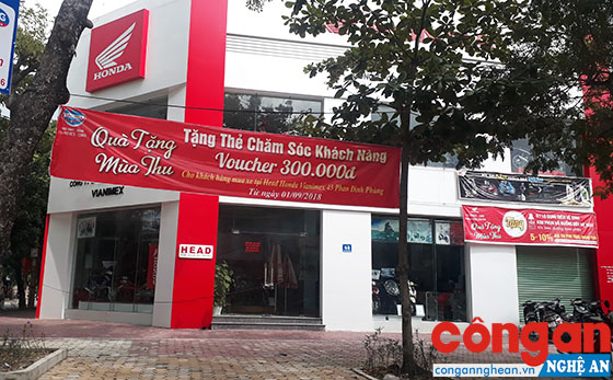 Cửa hàng kinh doanh Honda của Công ty bị khóa cửa, phong tỏa từ hơn 10 ngày nay khiến việc kinh doanh bị ngưng trệ hoàn toàn