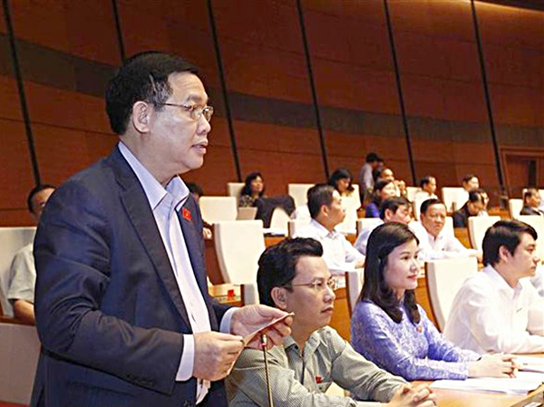 Phó Thủ tướng Vương Đình Huệ phát biểu làm rõ một số vấn đề đại biểu Quốc hội nêu.