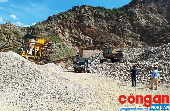 Đoàn liên ngành kiểm tra tại các điểm mỏ khai thác đá