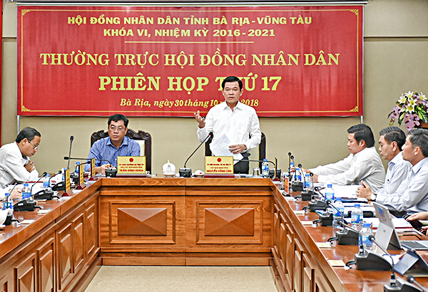Đồng chí Nguyễn Hồng Lĩnh, Ủy viên Trung ương Đảng, Bí thư Tỉnh ủy, Chủ tịch HĐND tỉnh, phát biểu kết luận về kết quả báo cáo giám sát việc giải quyết ý kiến, kiến nghị của cử tri tại Kỳ họp thứ 8.