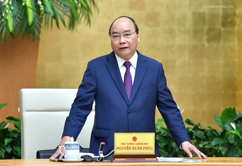 Nhấn mạnh nhiệm vụ 2 tháng cuối năm 2018, Thủ tướng nêu rõ tiếp tục nhất quán ưu tiên mục tiêu ổn định kinh tế vĩ mô, kiểm soát lạm phát, tạo môi trường thuận lợi cho sản xuất kinh doanh. Ảnh: VGP/Quang Hiếu
