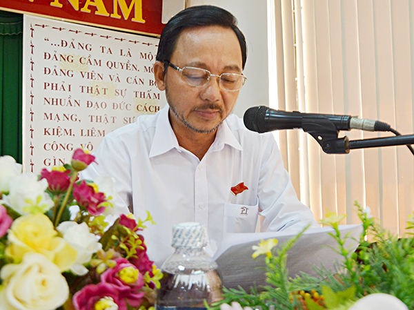 Đại biểu Phạm Văn Triêm, Chủ tịch HĐQT Công ty CP Đầu tư và Xây dựng Tân Phước Thịnh báo cáo kết quả hoạt động của Tổ đại biểu số 2 trong năm 2018.