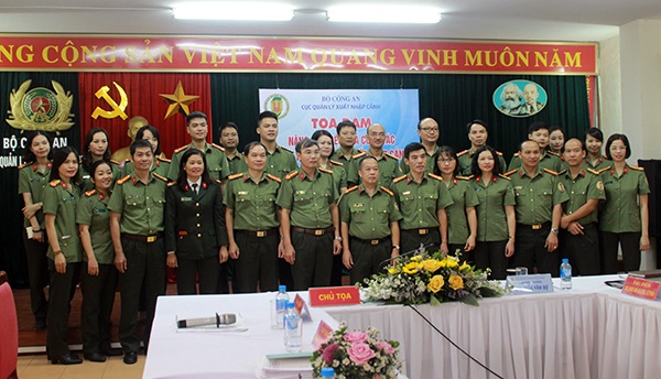 Các đại biểu dự Tọa đàm.