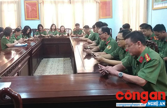 Phòng Quản lý xuất nhập cảnh Công an Nghệ An triển khai thực hiện phong trào “Cả nước chung tay vì người nghèo - không để ai bị bỏ lại phía sau”