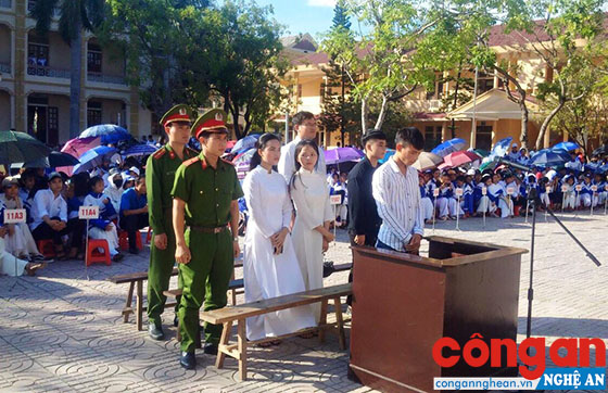 Phiên tòa giả định được tổ chức tại Trường THPT Hoàng Mai thu hút gần 2.000 học sinh, đoàn viên, thanh niên tham gia