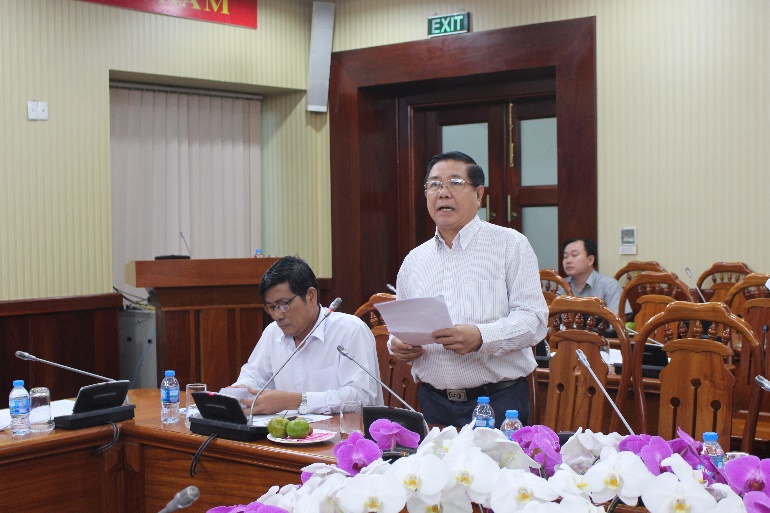 Ông Tiêu Văn Linh, Chi cục trưởng Chi cục An toàn vệ sinh thực phẩm tỉnh báo cáo tóm tắt kết quả thực hiện công tác ATTP trong quý III năm 2018.