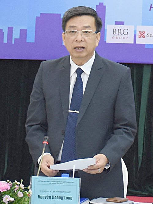 Đồng chí Nguyễn Hoàng Long, Tổng Biên tập Báo Hànội mới phát biểu đề dẫn tại hội thảo