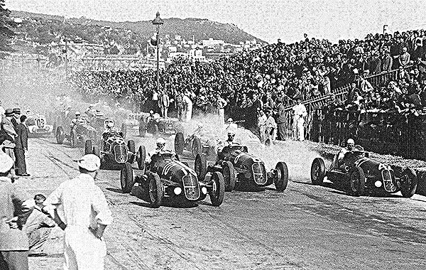Giải đua xe Công thức 1 bắt nguồn từ các giải Grand Prix tổ chức từ những năm 1920 của thế kỷ 20. 