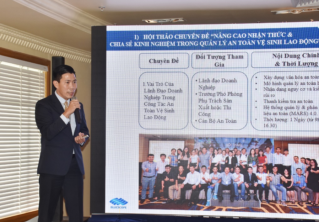 Ông Trương Anh Hải, Phó Tổng Giám đốc Công ty TNHH NS Bluescope giới thiệu nội dung chương trình nâng cao nhận thức và chia sẻ kinh nghiệm quản lý về an toàn vệ sinh lao động tại doanh nghiệp.