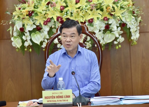 Đồng chí Nguyễn Hồng Lĩnh chủ trì cuộc họp.