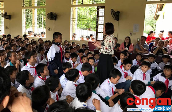 Công tác dân số, tuyên truyền, phổ biến sức khỏe sinh sản cần được thực hiện quyết liệt hơn nữa trong thời gian tới