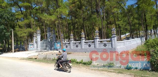 Người dân đua nhau xây nghĩa trang, bao chiếm rừng thông
