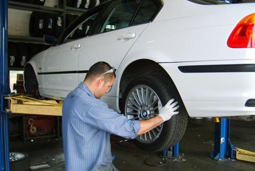 Kiểm tra thông số lốp thường xuyên là cách đảm bảo an toàn tính mạng khi tham gia giao thông.