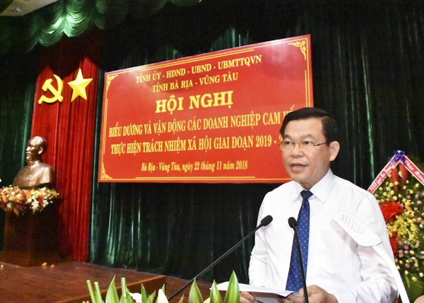 Đồng chí Nguyễn Hồng Lĩnh, Ủy viên Trung ương Đảng, Bí thư Tỉnh ủy, Chủ tịch HĐND tỉnh phát biểu tại hội nghị.