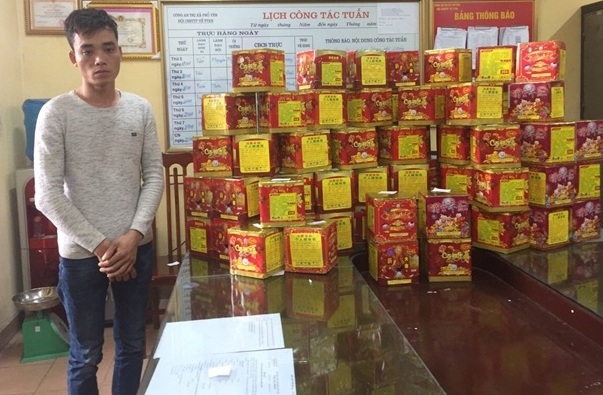 Đối tượng Đặng Trần Mẫn và số pháo bị thu giữ