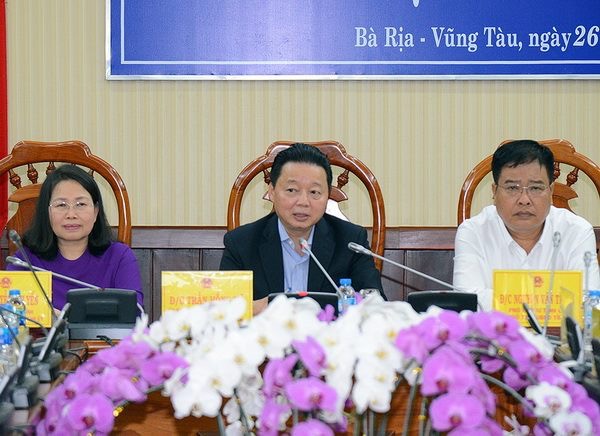 Bộ trưởng Trần Hồng Hà trong buổi làm việc cùng lãnh đạo tỉnh. 
