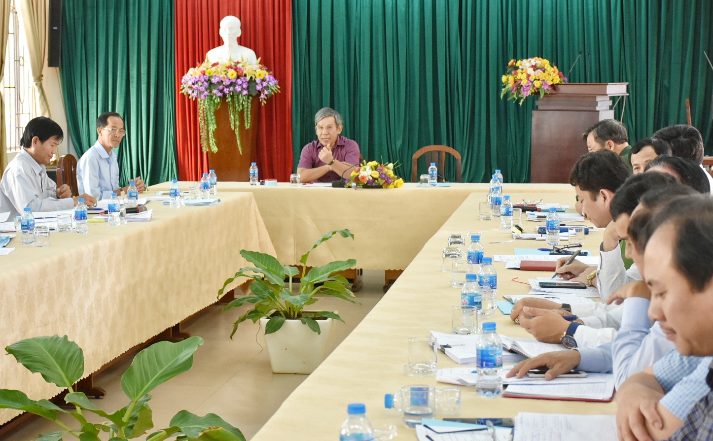 Ông Nguyễn Lập, Chủ tịch UBND TP. Vũng Tàu, Trưởng Ban Chỉ huy PCTT&TKCN TP. Vũng Tàu chủ trì cuộc họp.
