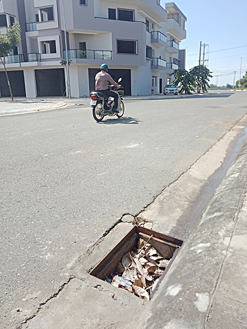 Nắp hố ga thoát nước bị mất trên đường Trần Xuân Soạn, phường Long Hương, TP.Bà Rịa.