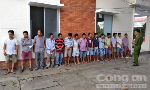 Các đối tượng tại cơ quan công an.