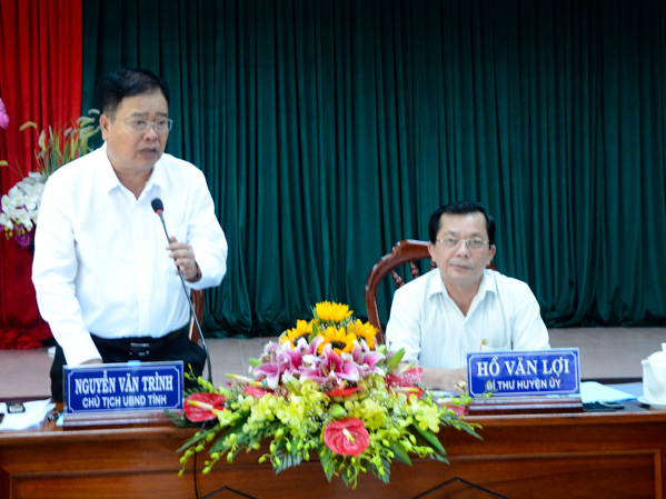 Đồng chí Nguyễn Văn Trình, Chủ tịch UBND tỉnh và đồng chí Hồ Văn Lợi, Bí thư Huyện ủy chủ trì buổi làm việc.