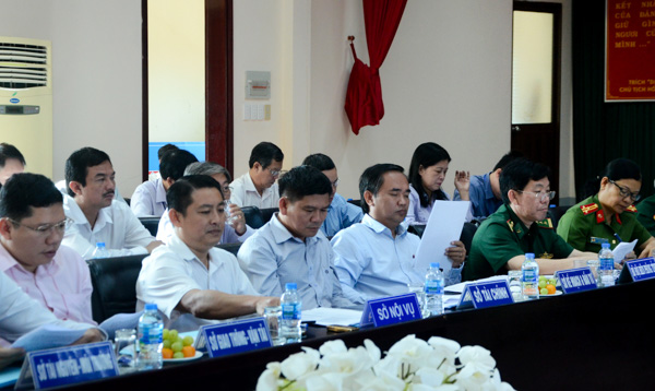 Các đại biểu tham dự buổi làm việc.