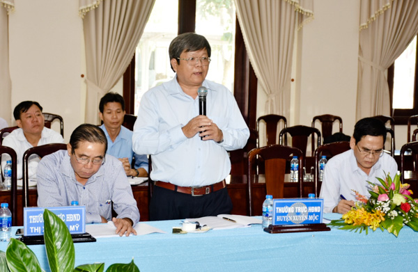 Đồng chí Nguyễn Văn Hải, Phó Chủ tịch Thường trực HĐND huyện Xuyên Mộc phát biểu thảo luận.  