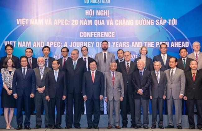 Phó Thủ tướng, Bộ trưởng Ngoại giao Phạm Bình Minh và các đại biểu dự Hội nghị.