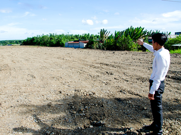 Một khu đất nông nghiệp hơn 25.000m2 ở xã Đá Bạc, huyện Châu Đức đã được người dân và DN hợp tác san lấp mặt bằng trái phép và đang rao bán đất nền.