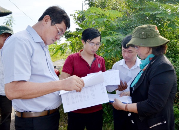 Đoàn khảo sát của HĐND tỉnh khảo sát dự án hệ thống cấp nước sinh hoạt tại ấp Bàu Ngứa (xã Tân Lâm, huyện Xuyên Mộc).
