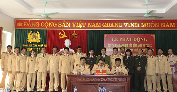 Tại lễ ra quân, các đội, trạm đã tổ chức ký cam kết thực hiện tốt công tác tấn công, trấn áp tội phạm trong dịp trước, trong và sau Tết Nguyên đán Kỷ Hợi năm 2019.