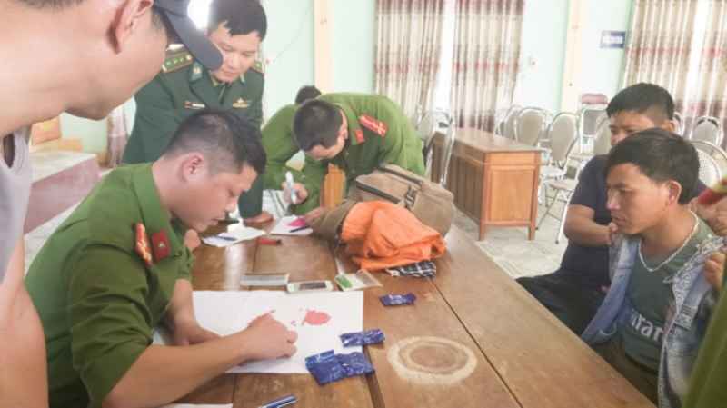 Đối tượng và tang vật tại cơ quan công an 