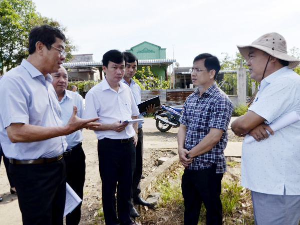 Đoàn khảo sát của HĐND tỉnh khảo sát dự án cấp nước sinh hoạt tại ấp Bàu Ngứa (xã Tân Lâm, huyện Xuyên Mộc).