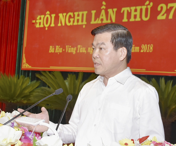 Đồng chí Nguyễn Hồng Lĩnh, Ủy viên Trung ương Đảng, Bí thư Tỉnh ủy, Chủ tịch HĐND tỉnh phát biểu bế mạc hội nghị. 