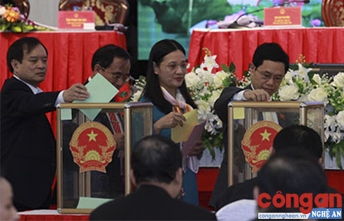 Các đại biểu bỏ phiếu tín nhiệm