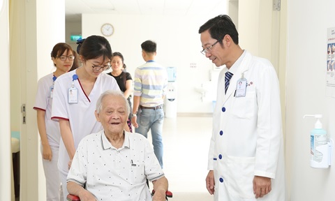 Bệnh nhân cần đến gặp các bác sĩ chuyên khoa thần kinh để được khám và tư vấn về điều trị rối loạn giấc ngủ, không nên tự ý dùng thuốc sẽ để lại nhiều hệ lụy khó lường.