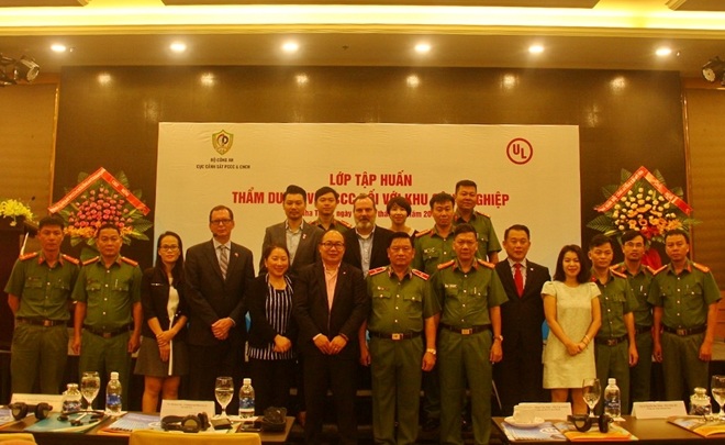 Các đại biểu và học viên dự Lớp tập huấn.