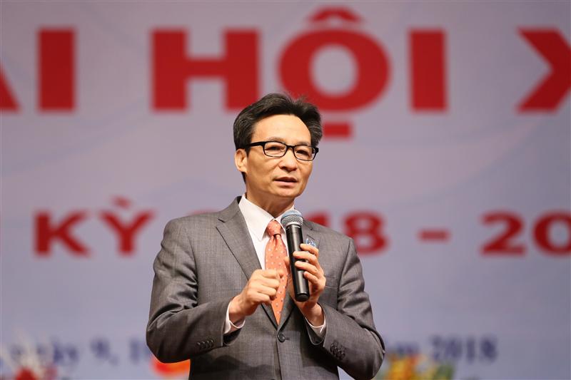 Phó Thủ tướng Vũ Đức Đam giao lưu với các đại biểu sinh viên, chiều 11/12. Ảnh: VGP/Nhật Bắc