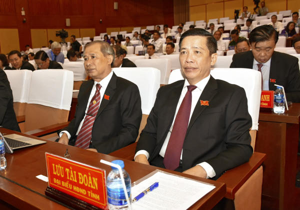 Các đại biểu HĐND tỉnh tham dự kỳ họp.